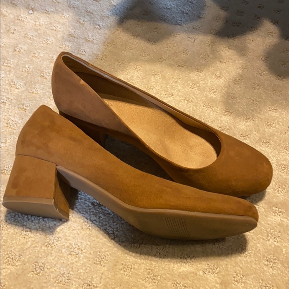 Suede Pumps